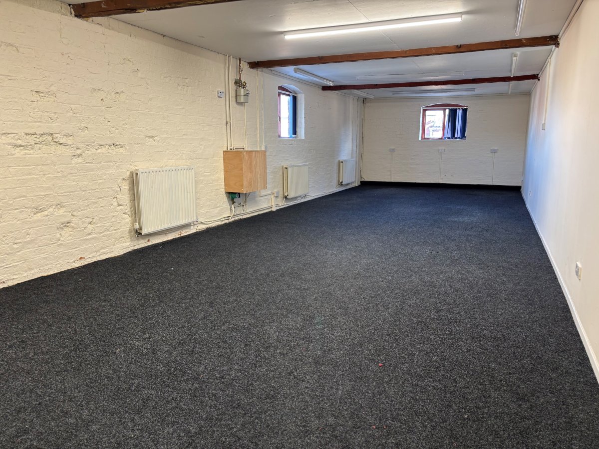 Office in Grantham - photo 2
