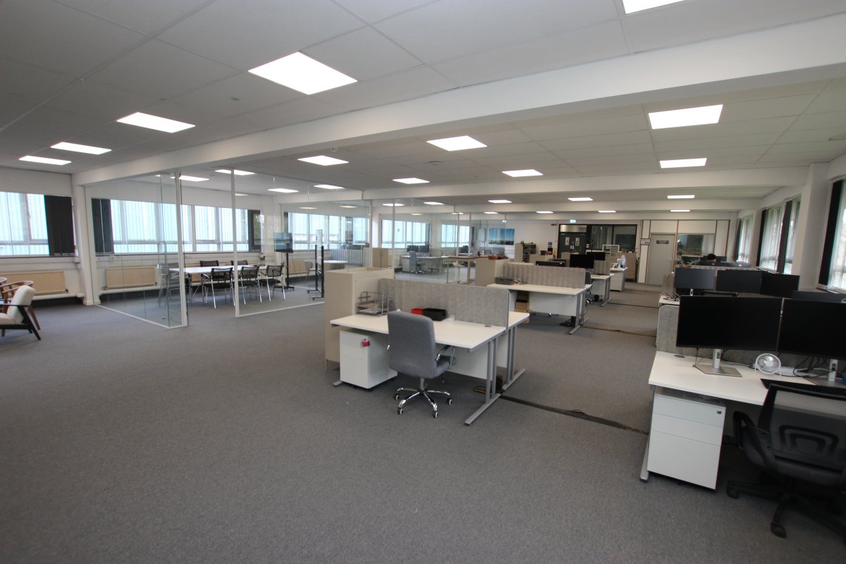 Office in Lincoln - photo 3