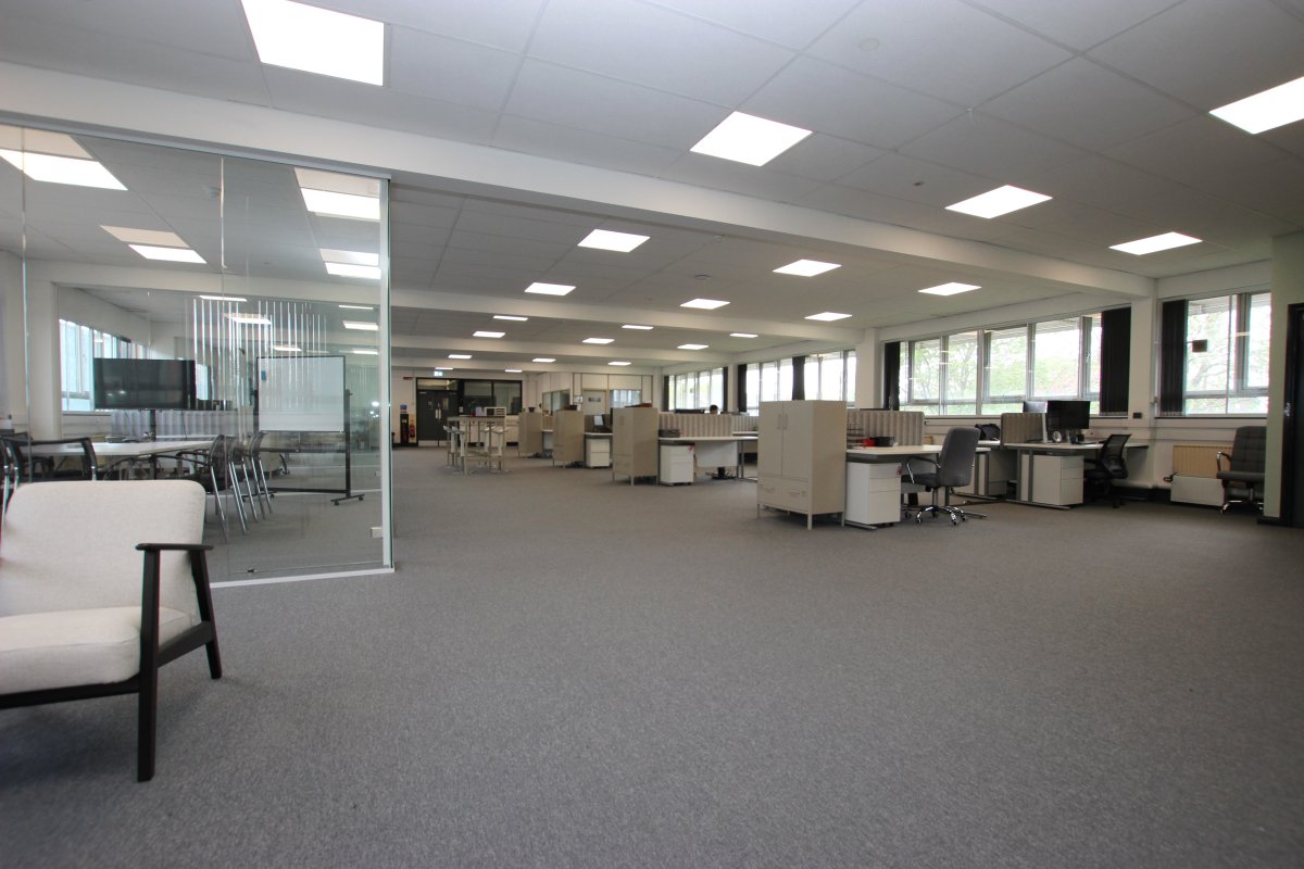Office in Lincoln - photo 4