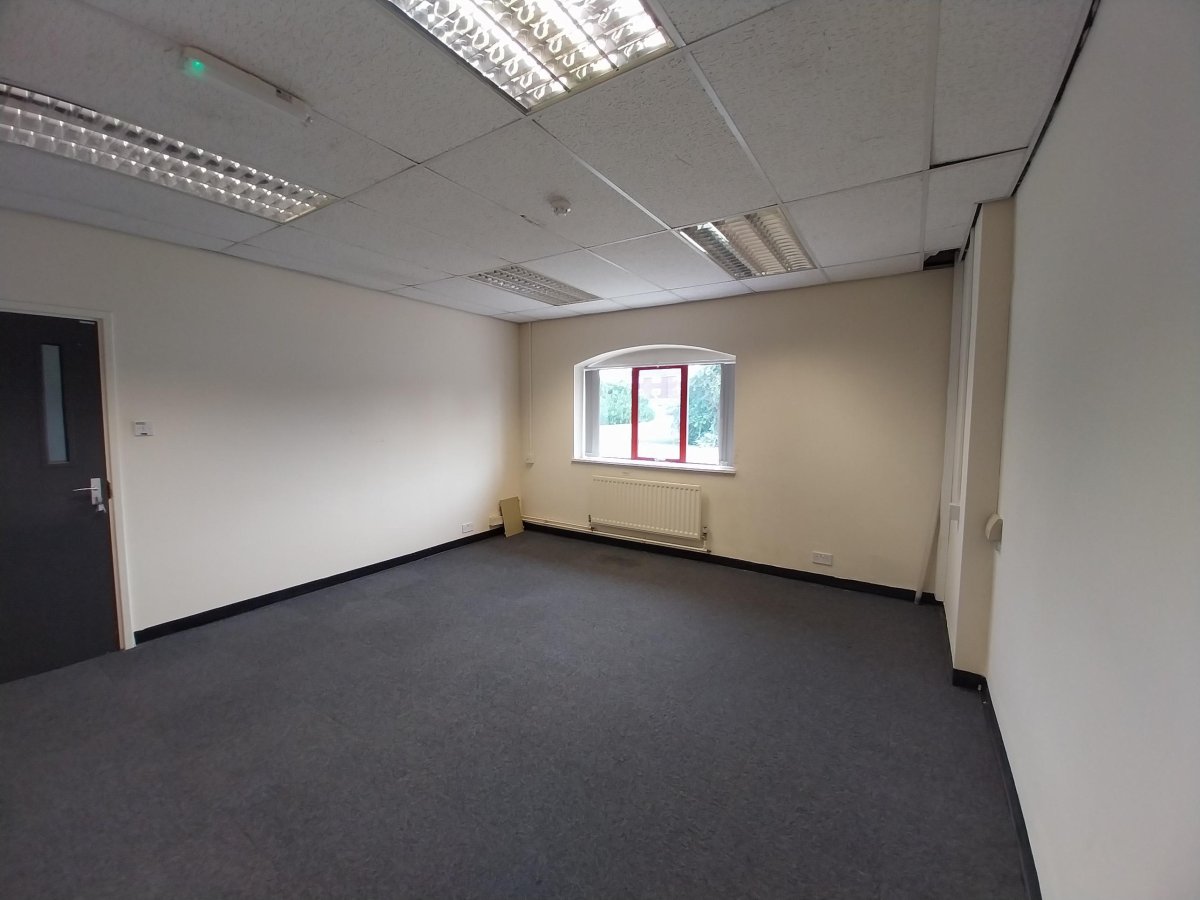 Office in Lincoln - photo 2