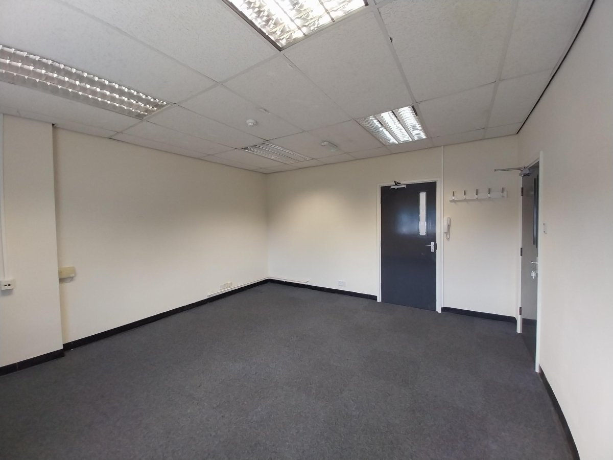 Office in Lincoln - photo 3