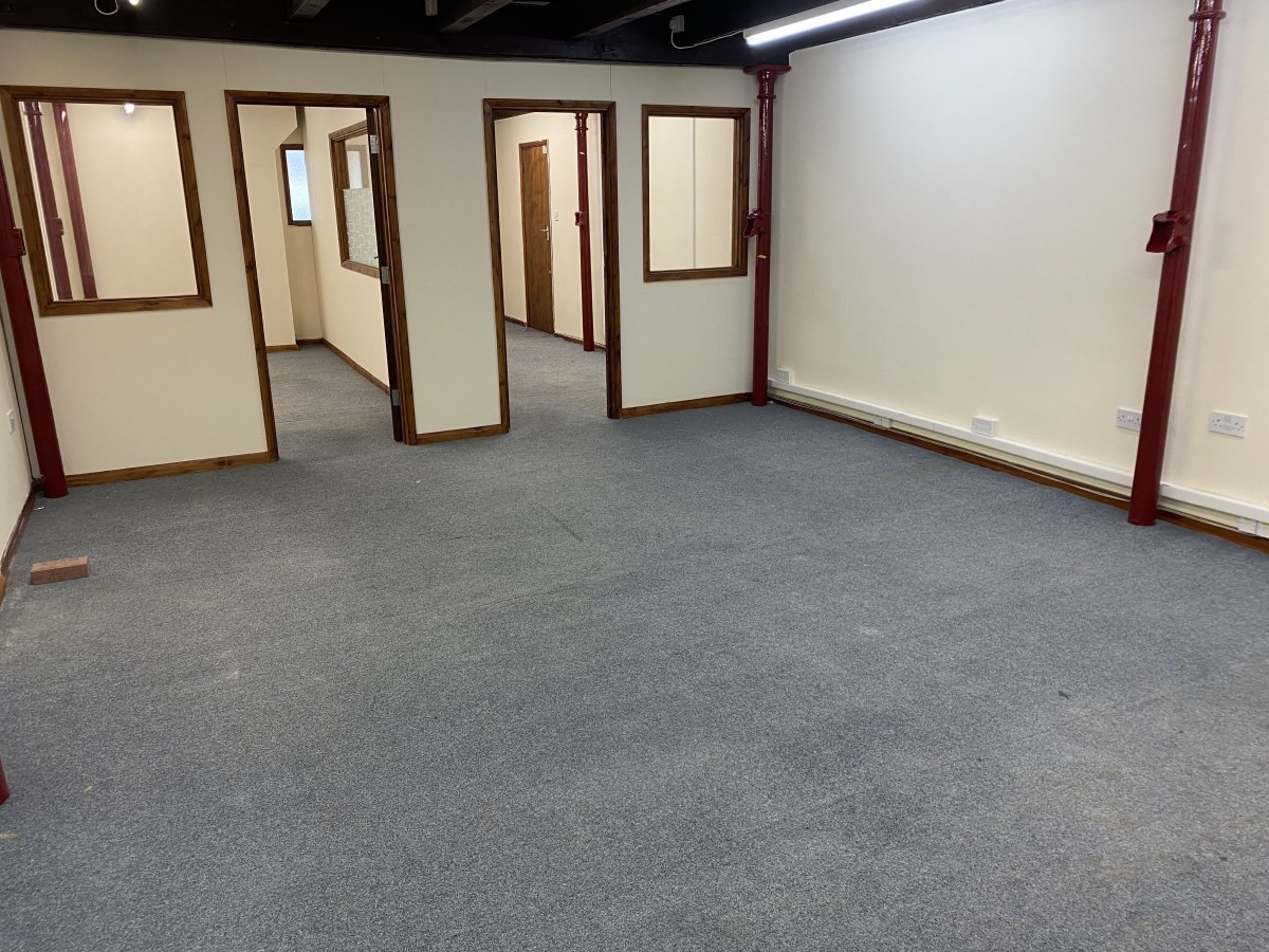 Office in Grantham - photo 2