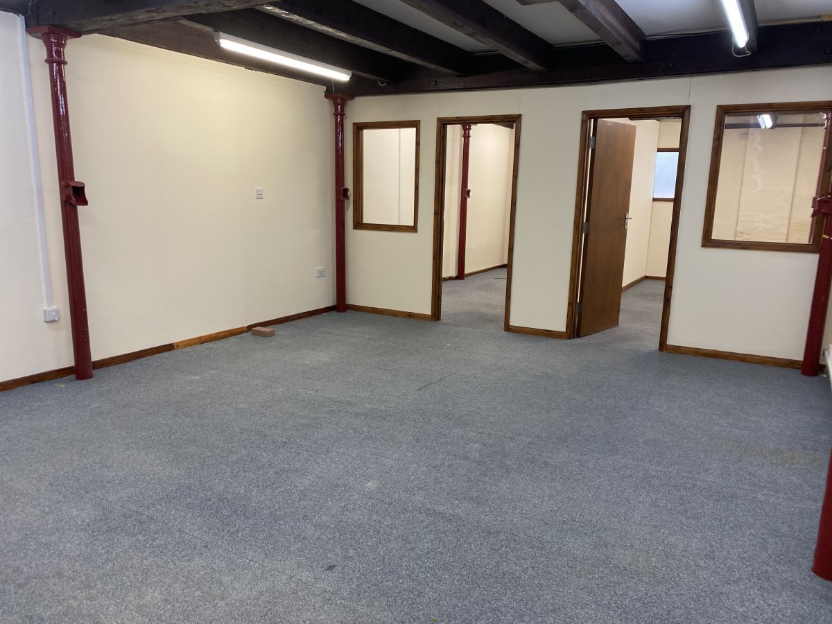 Office in Grantham - photo 3