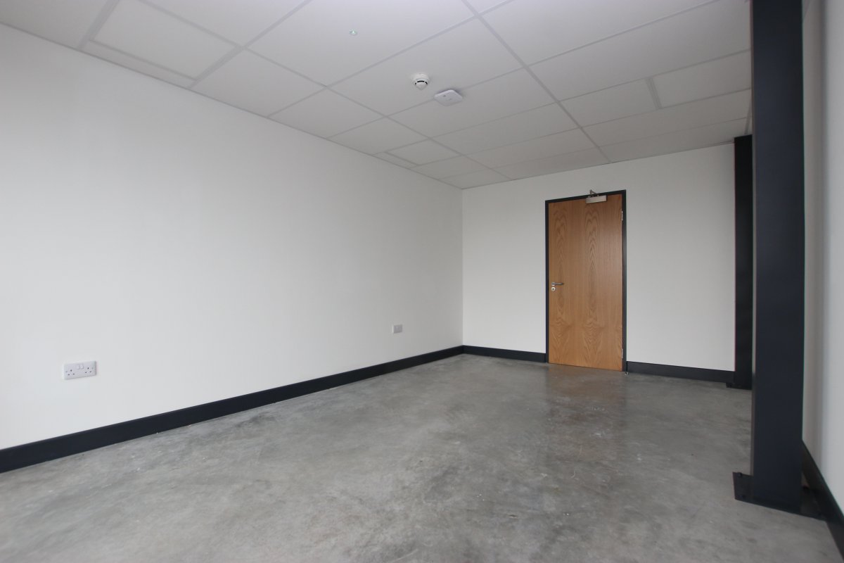 Office in Grantham - photo 3