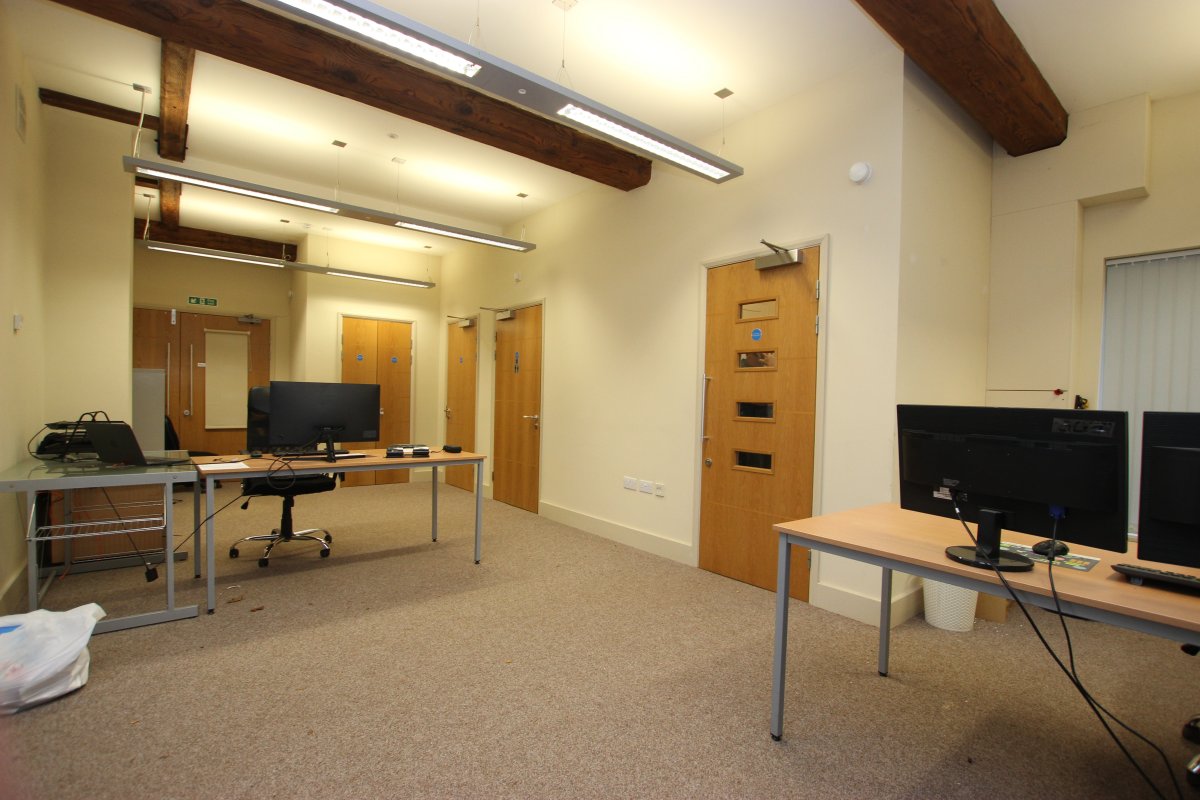 Office in Grantham - photo 3