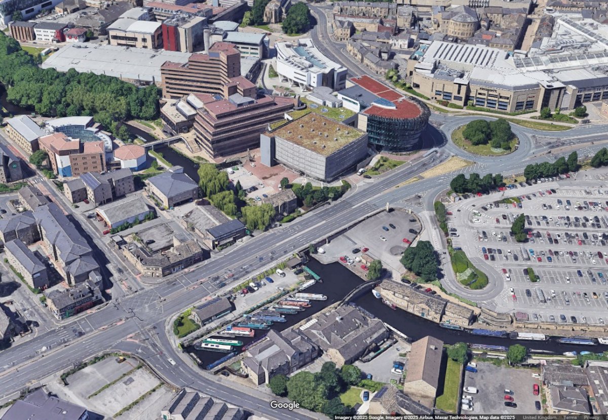 Office in Huddersfield - photo 2