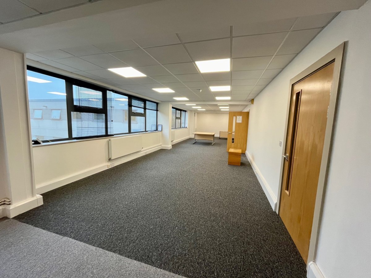 Office in Winchester - photo 3