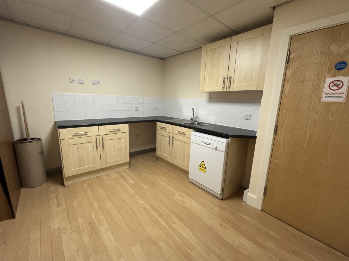 Office in Fareham - photo 3
