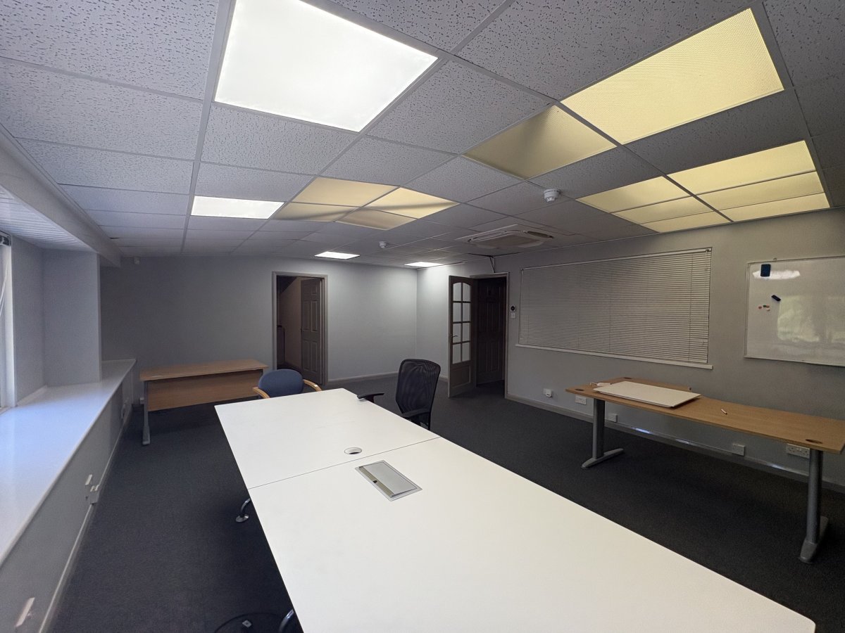Office in Fareham - photo 3