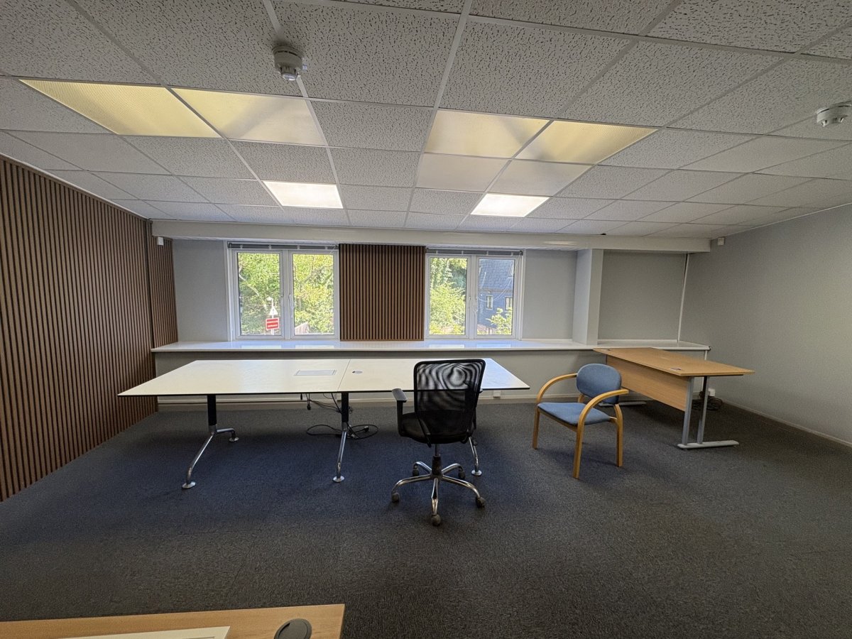 Office in Fareham - photo 4