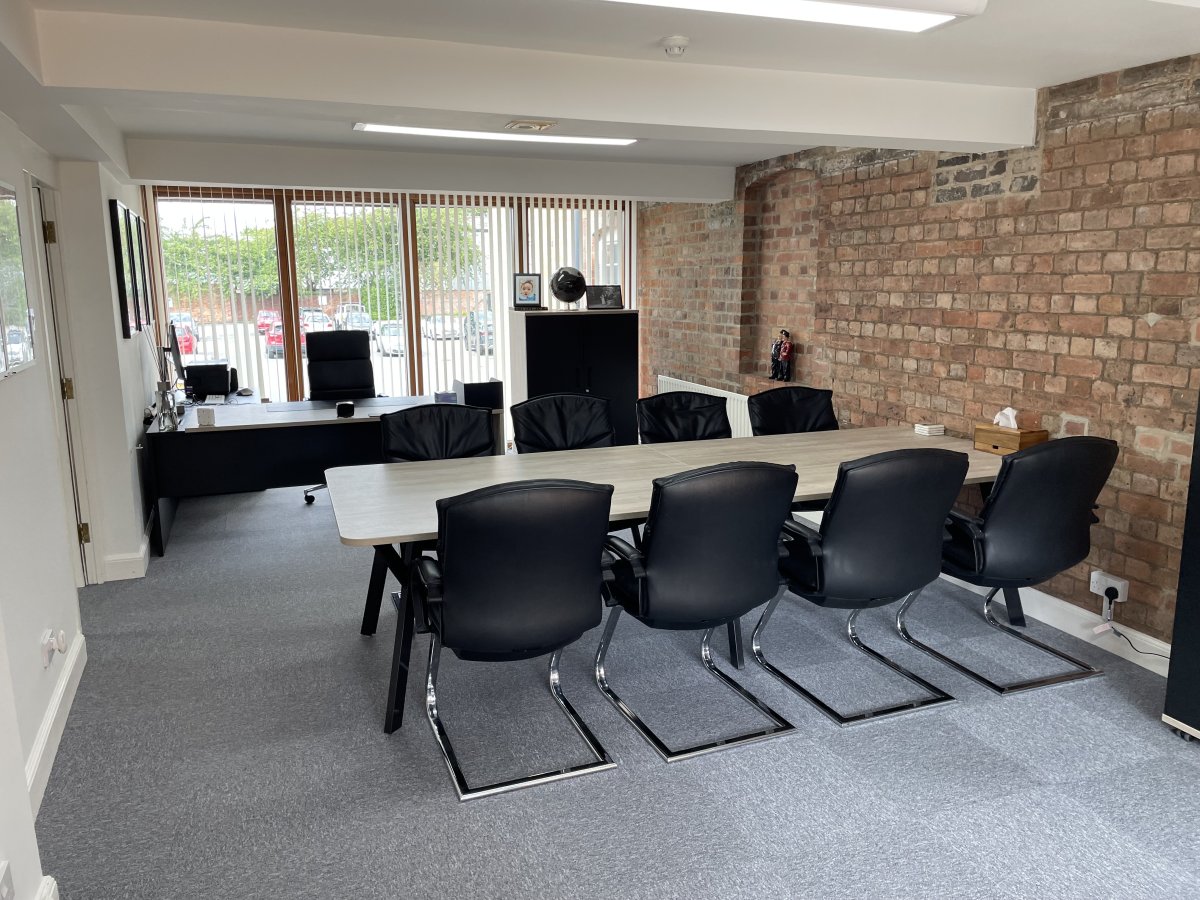 Office in Burton On Trent - photo 2