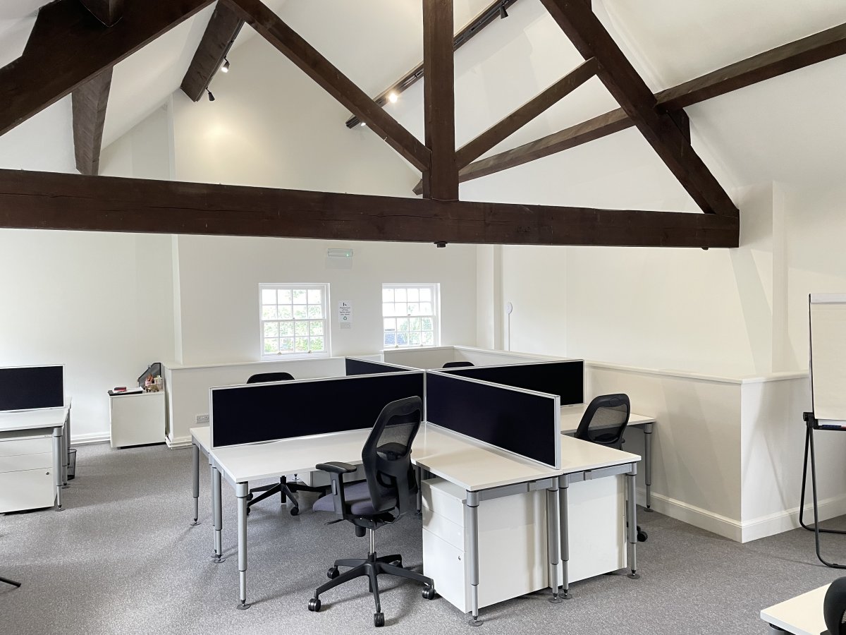 Office in Burton On Trent - photo 3