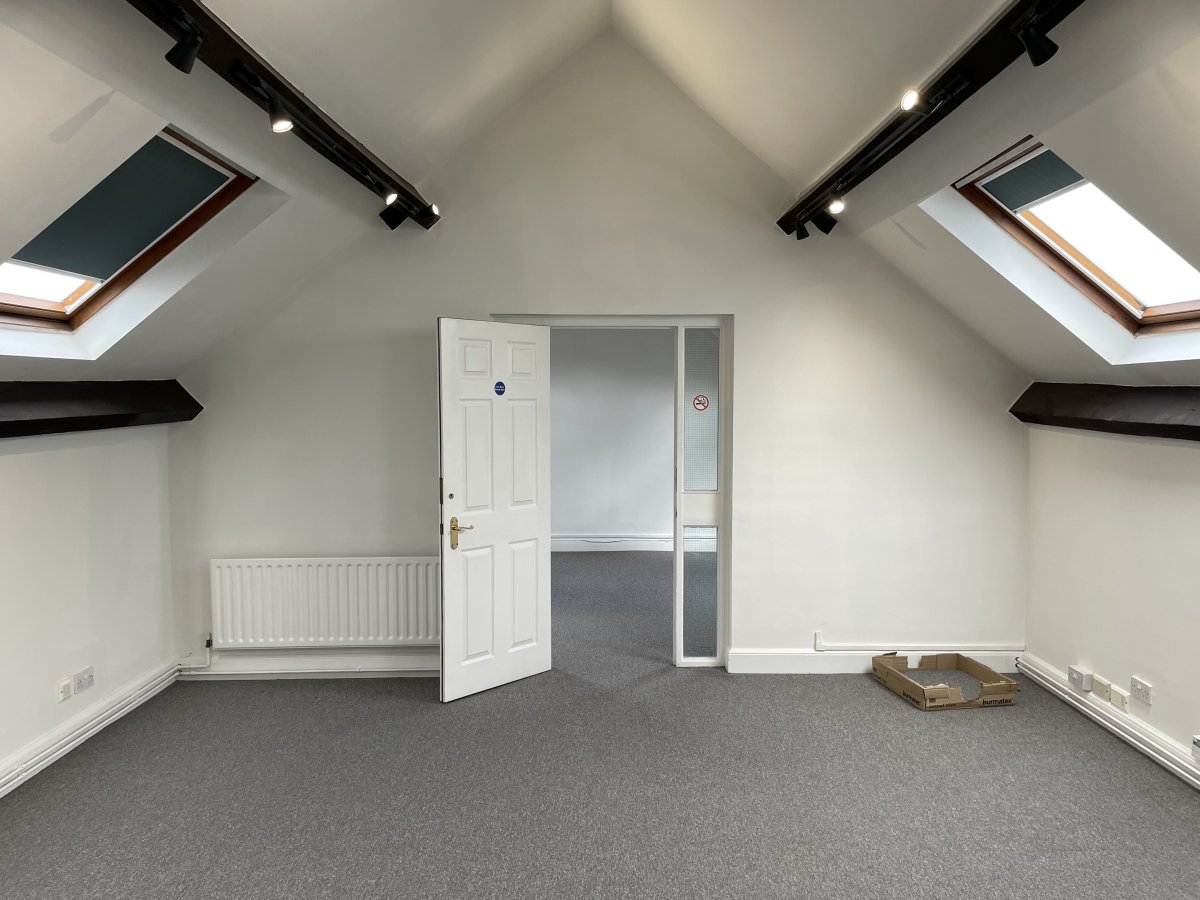 Office in Burton On Trent - photo 4