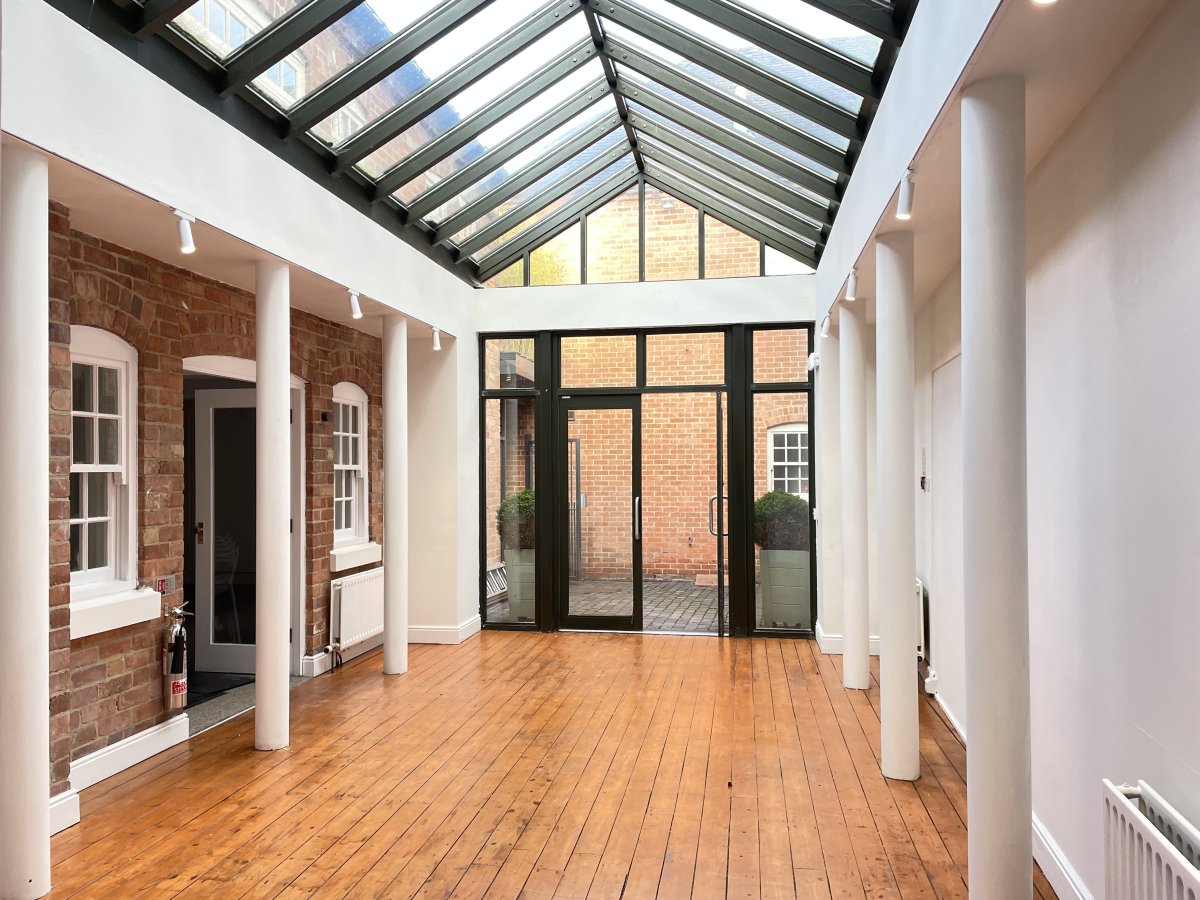 Office in Burton On Trent - photo 3