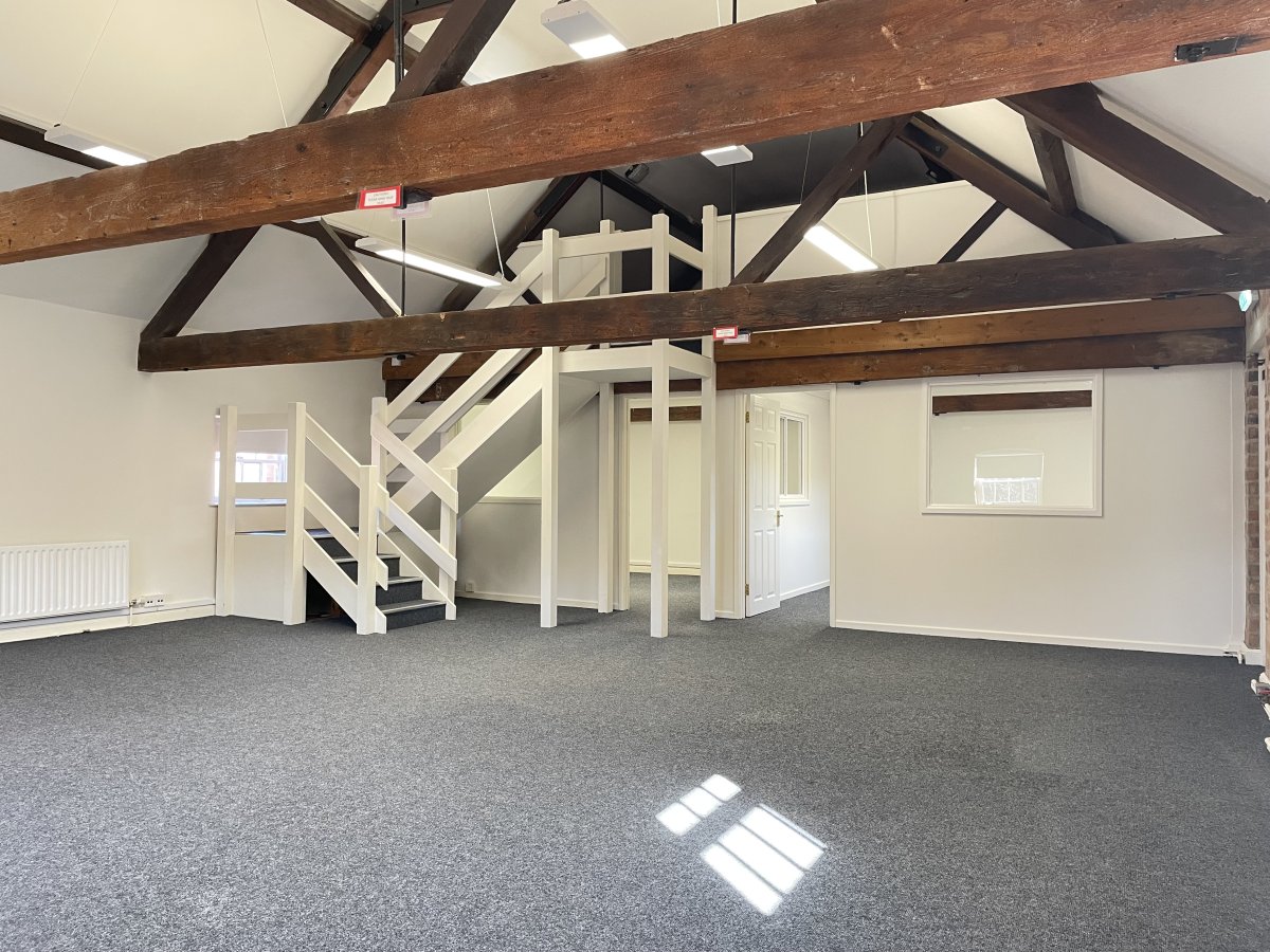 Office in Burton On Trent - photo 2