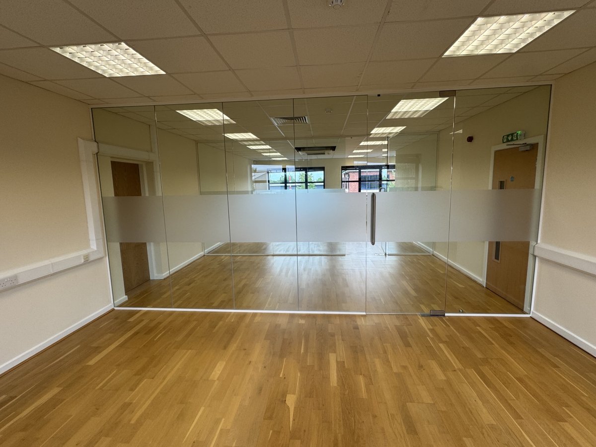 Office in Burton On Trent - photo 2