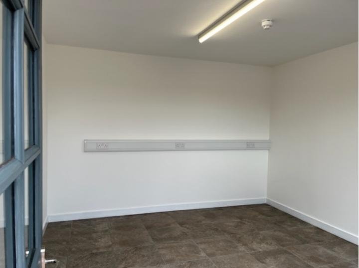 Office in Burton On Trent - photo 3