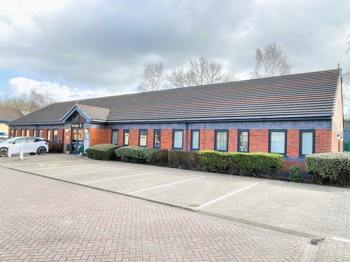 Office in Burton On Trent - photo 4