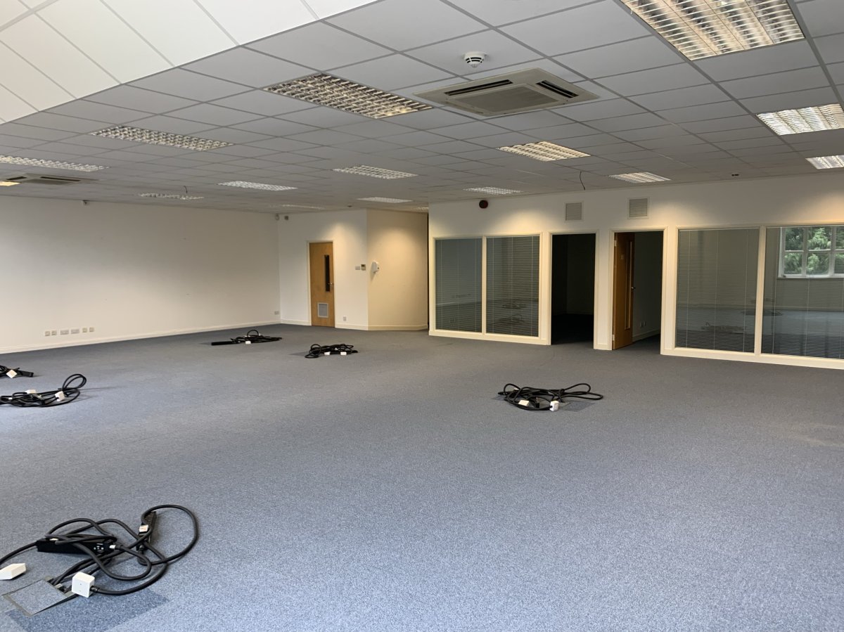 Office in Lincoln - photo 3