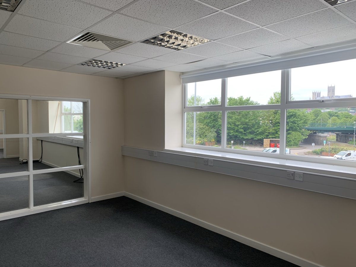 Office in Lincoln - photo 4