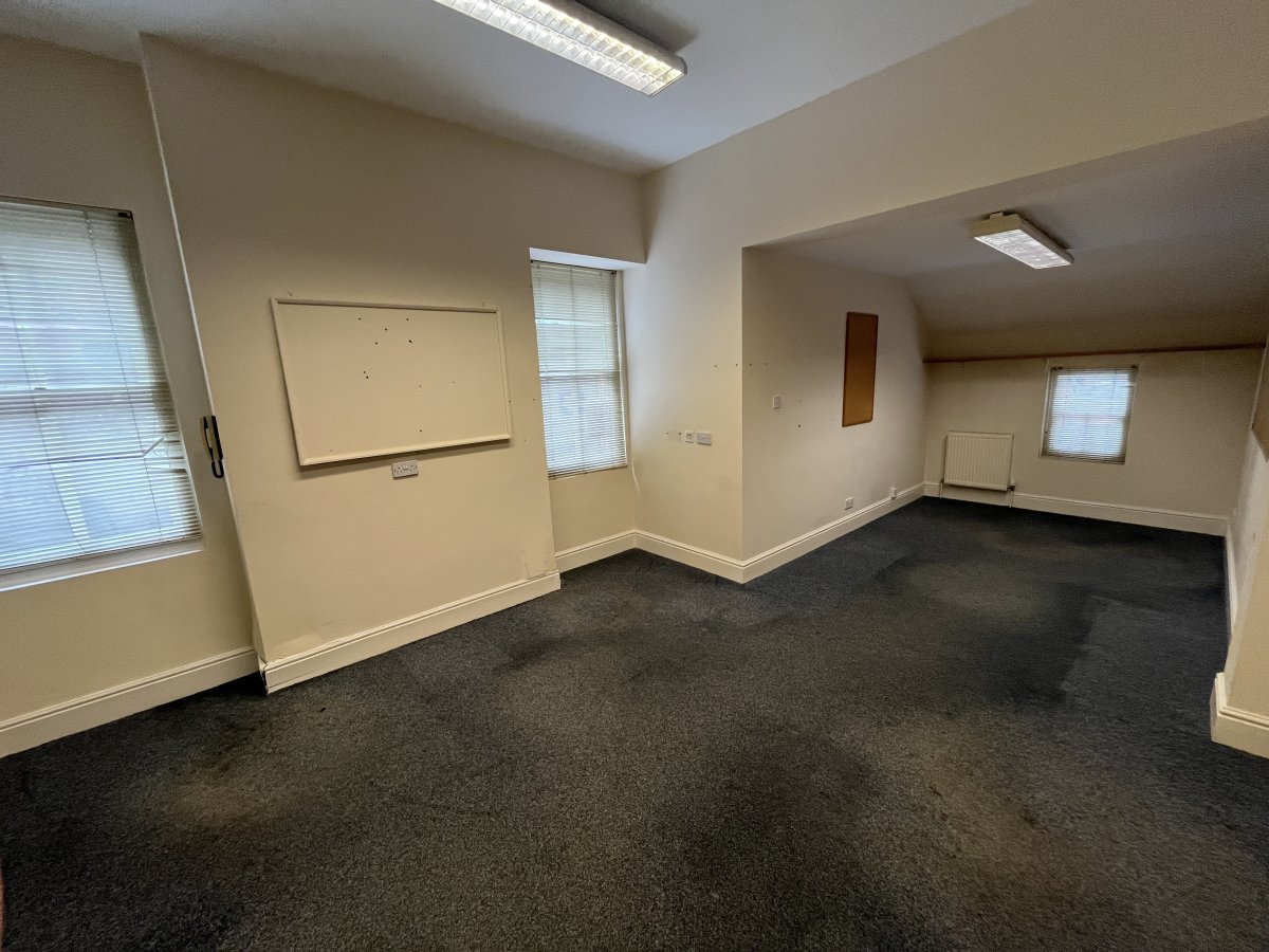 Office in Lincoln - photo 3