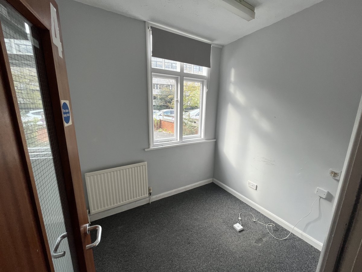 Office in Lincoln - photo 4