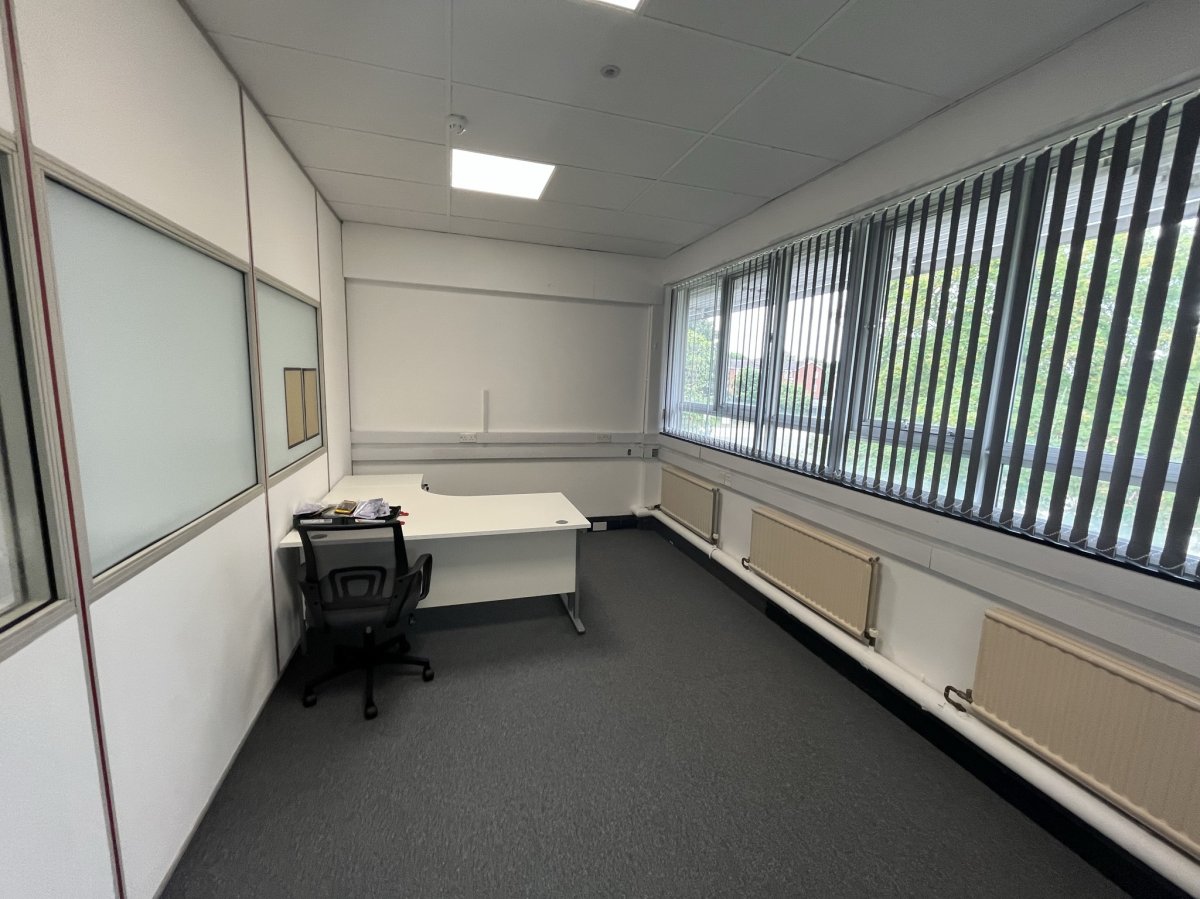 Office in Lincoln - photo 2