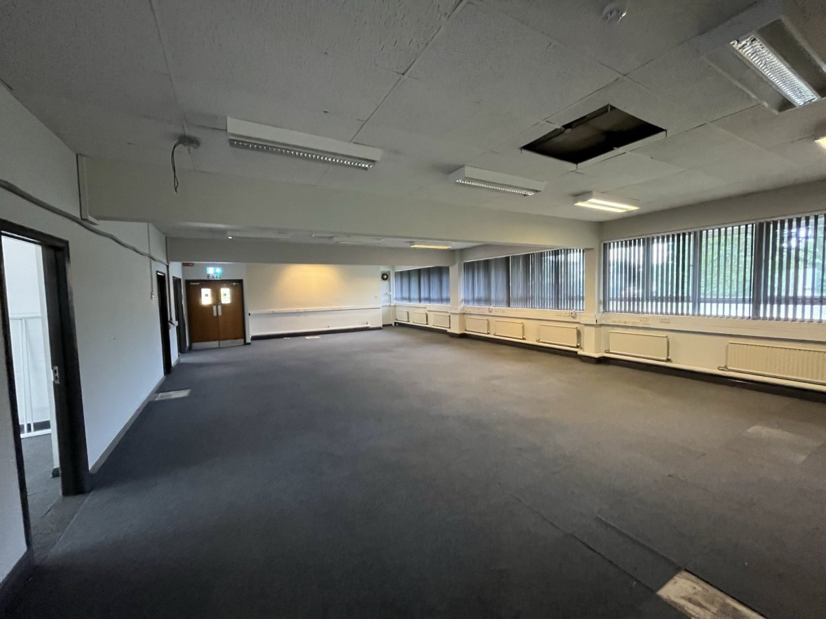 Office in Lincoln - photo 3