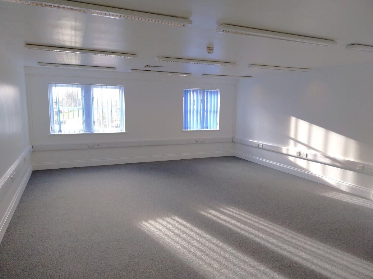 Office in Lincoln - photo 3
