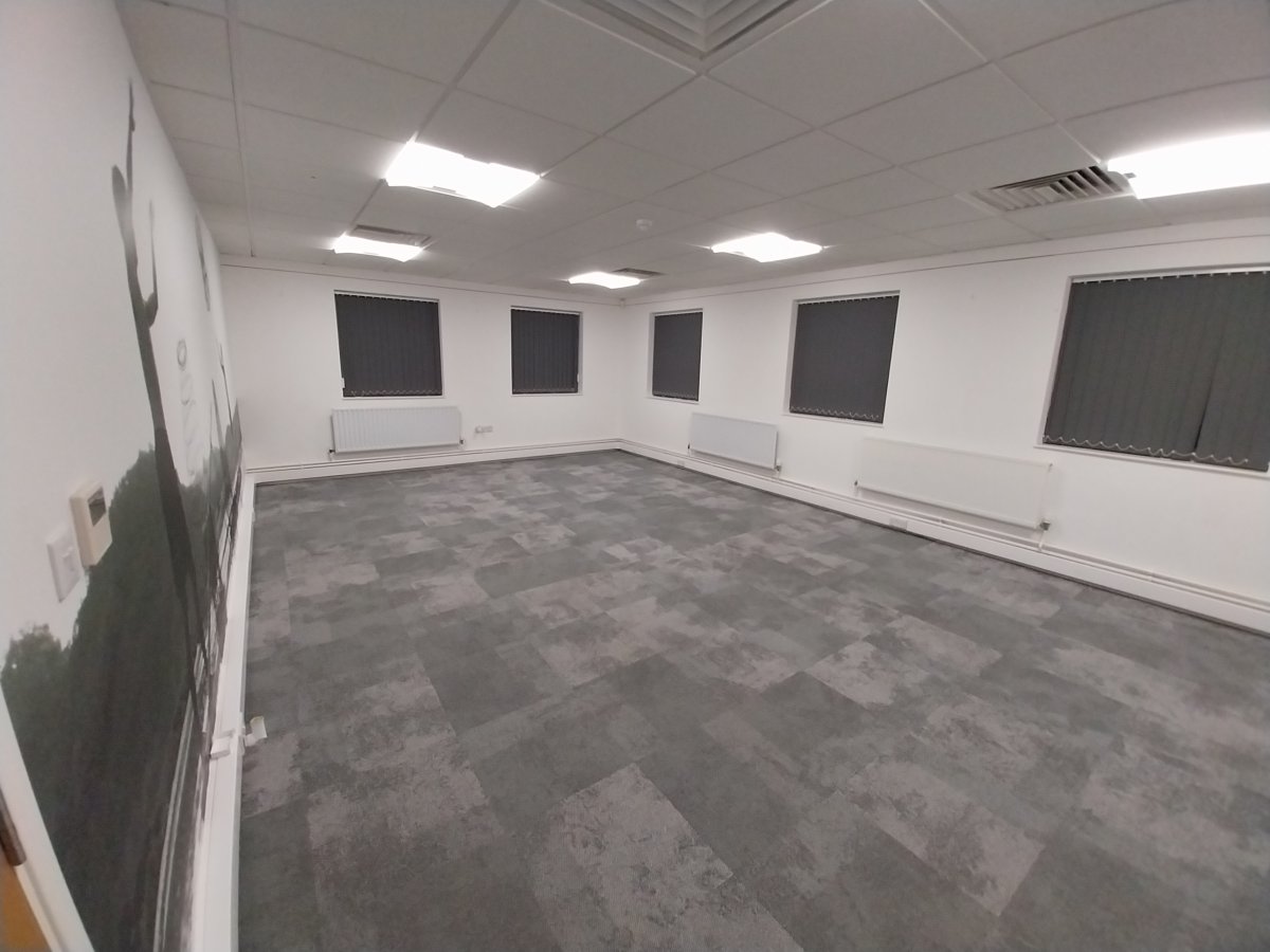 Office in Lincoln - photo 3