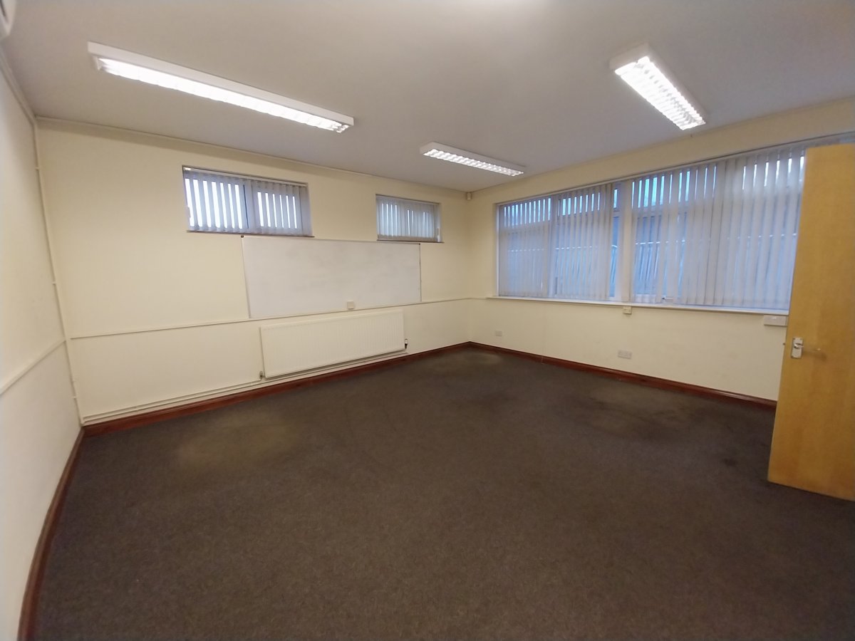 Office in Grantham - photo 3