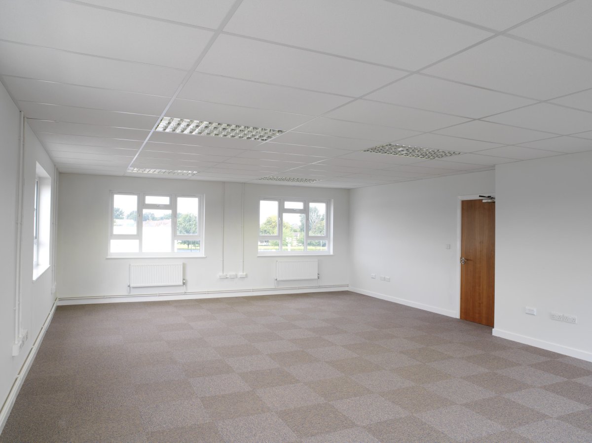 Office in Crawley - photo 2