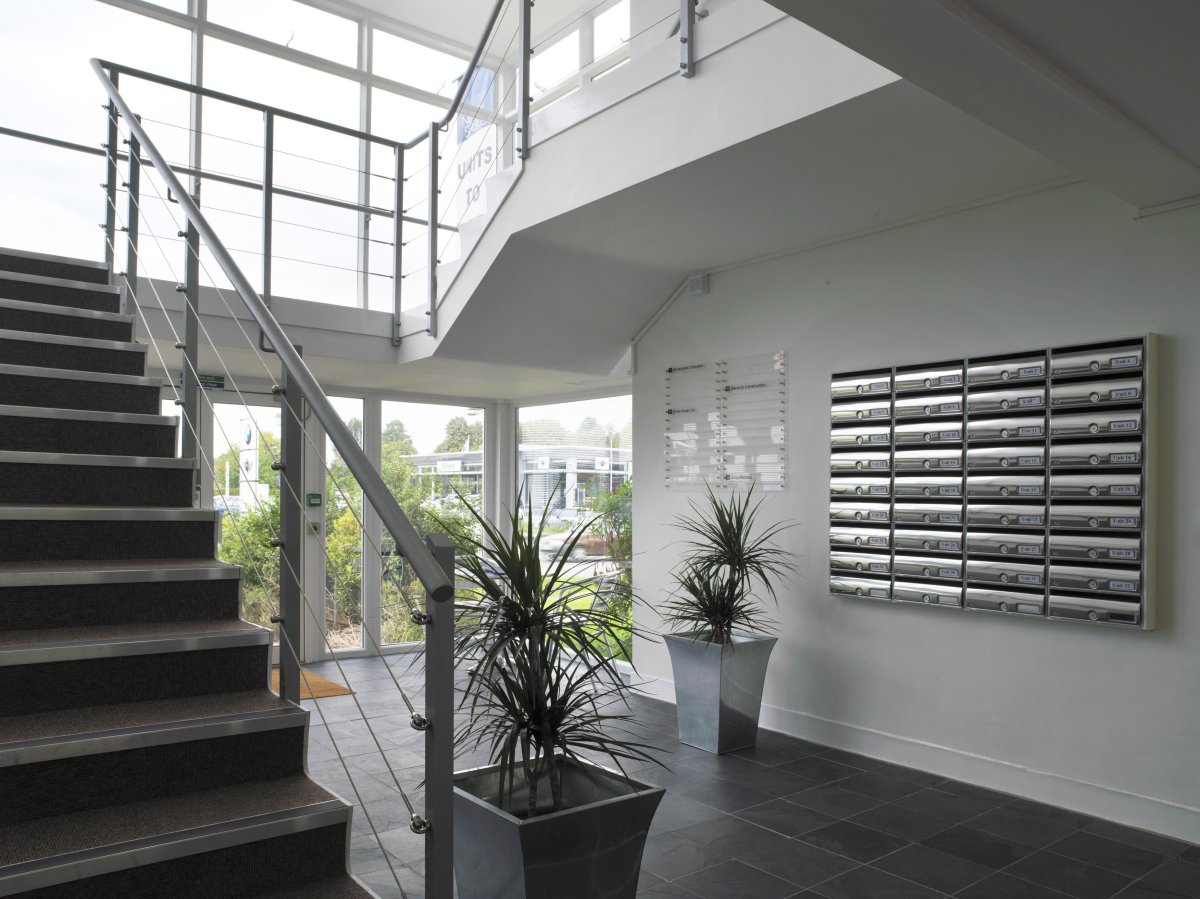 Office in Crawley - photo 3