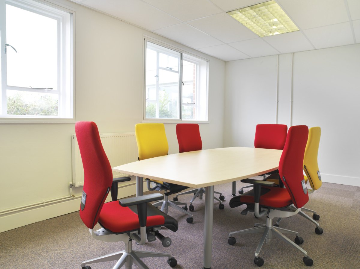 Office in Crawley - photo 4