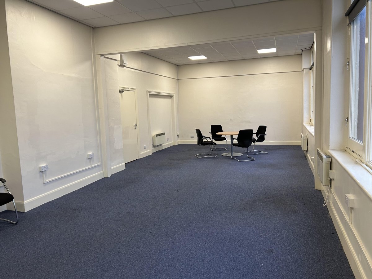 Office in Huddersfield - photo 2