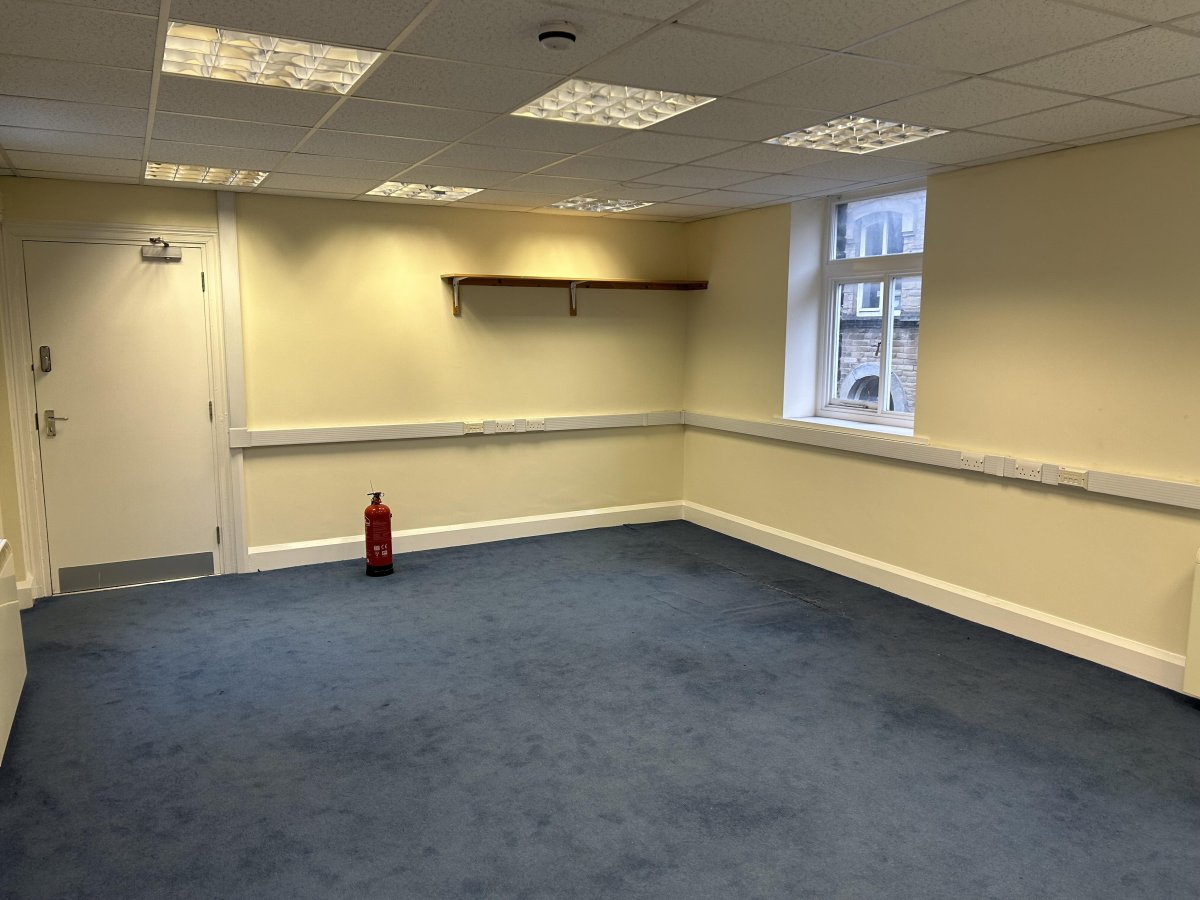 Office in Huddersfield - photo 3
