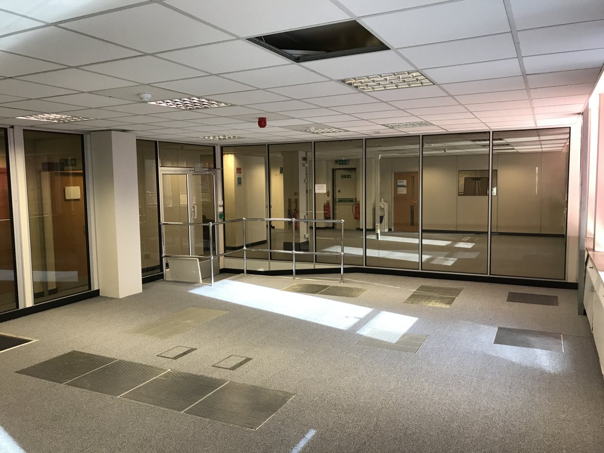 Office in Dewsbury - photo 4