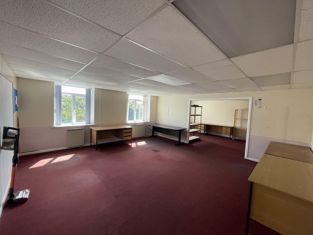 Office in Halifax - photo 4