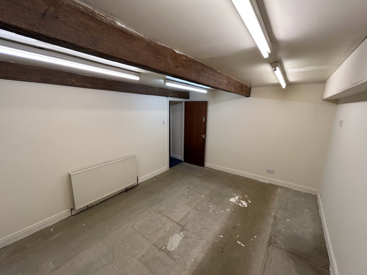 Office in Huddersfield - photo 3