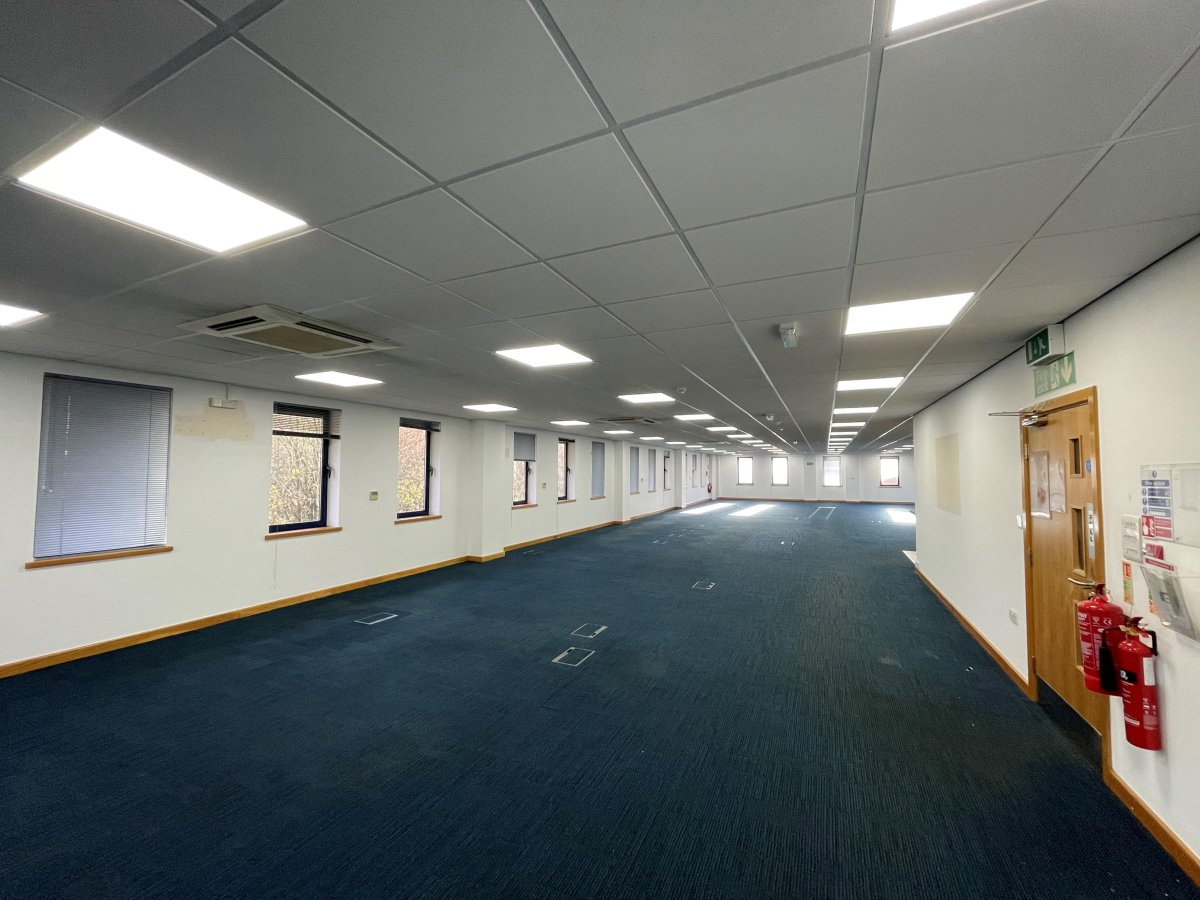 Office in Huddersfield - photo 2