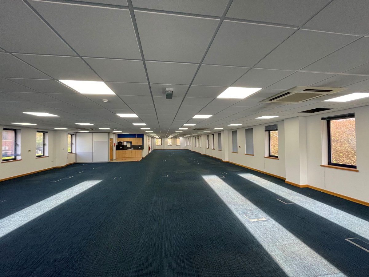 Office in Huddersfield - photo 3