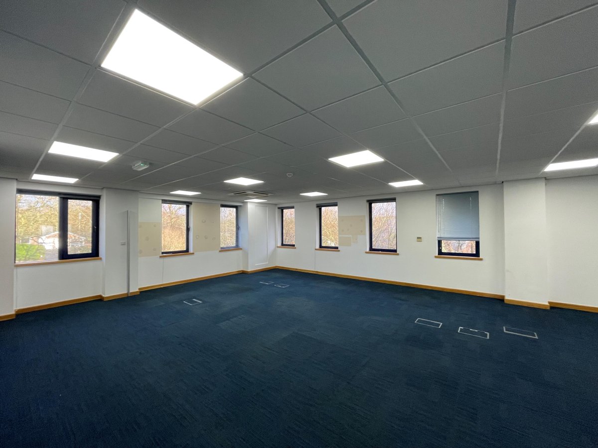 Office in Huddersfield - photo 4