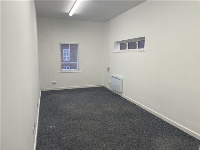 Office in Winchester - photo 2