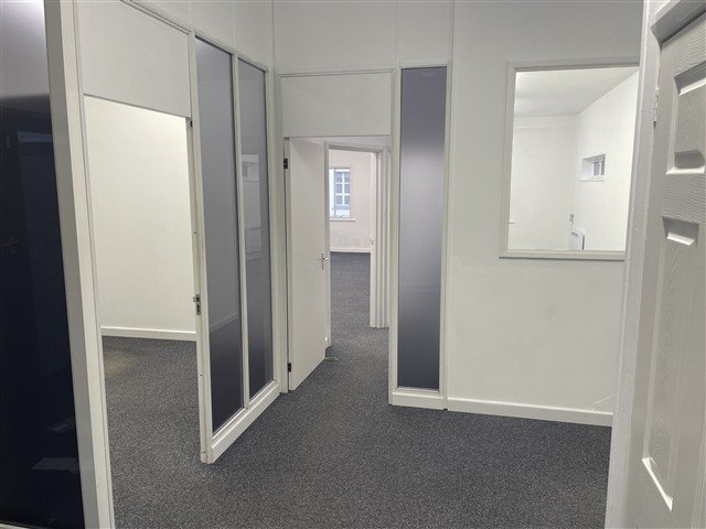Office in Winchester - photo 4