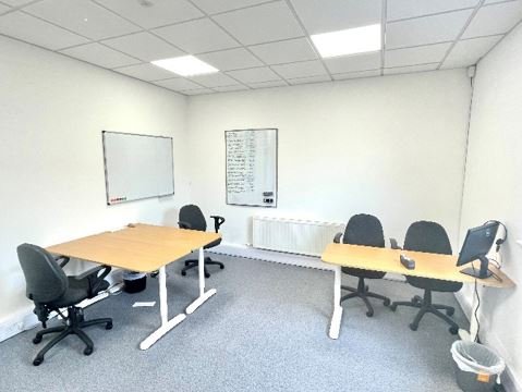 Office in Abingdon Science Park - photo 4