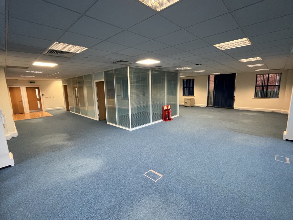 Office in Trowbridge - photo 3