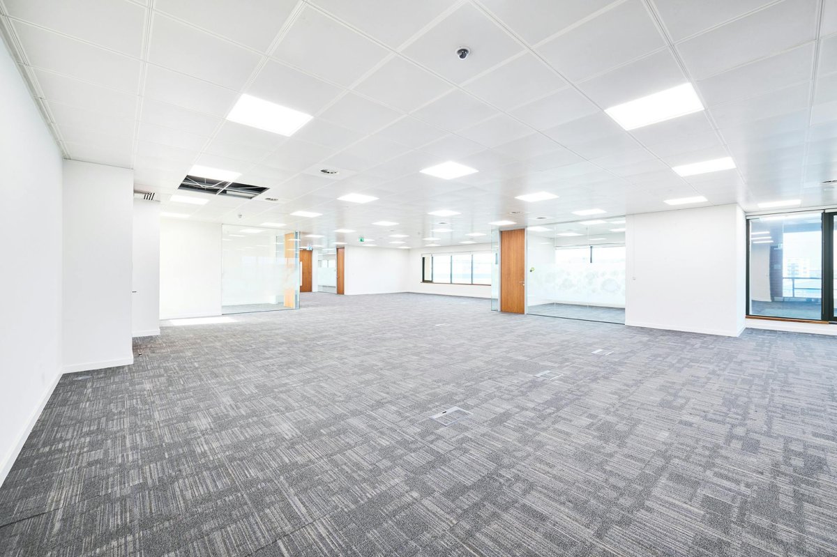 Office in Crawley - photo 4