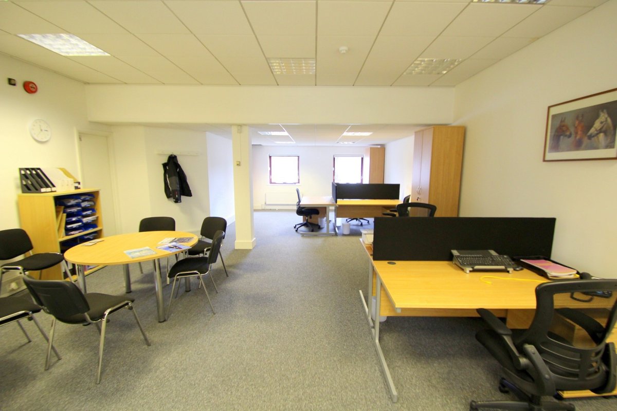 Office in Crawley - photo 3