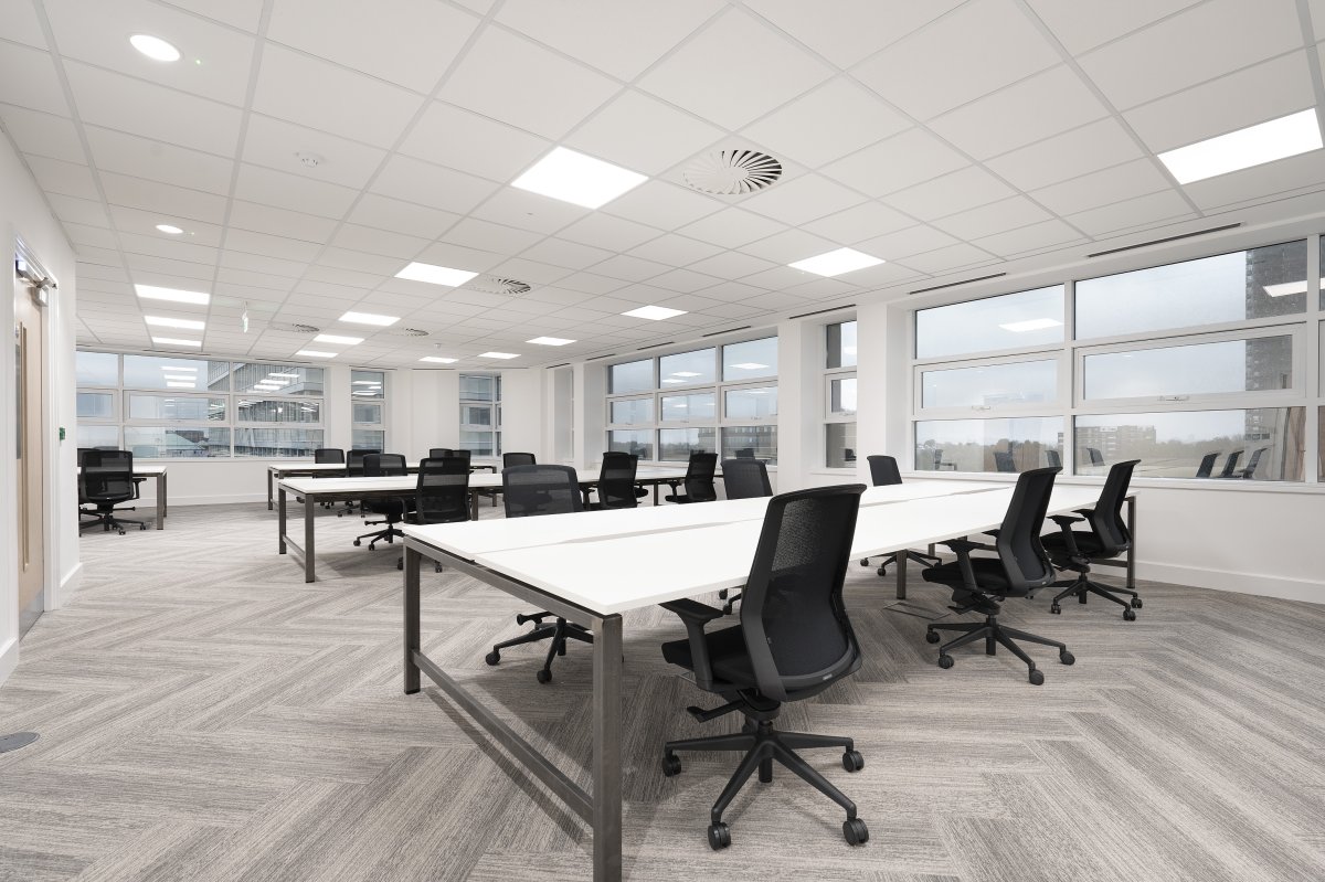 Office in Sutton - photo 4
