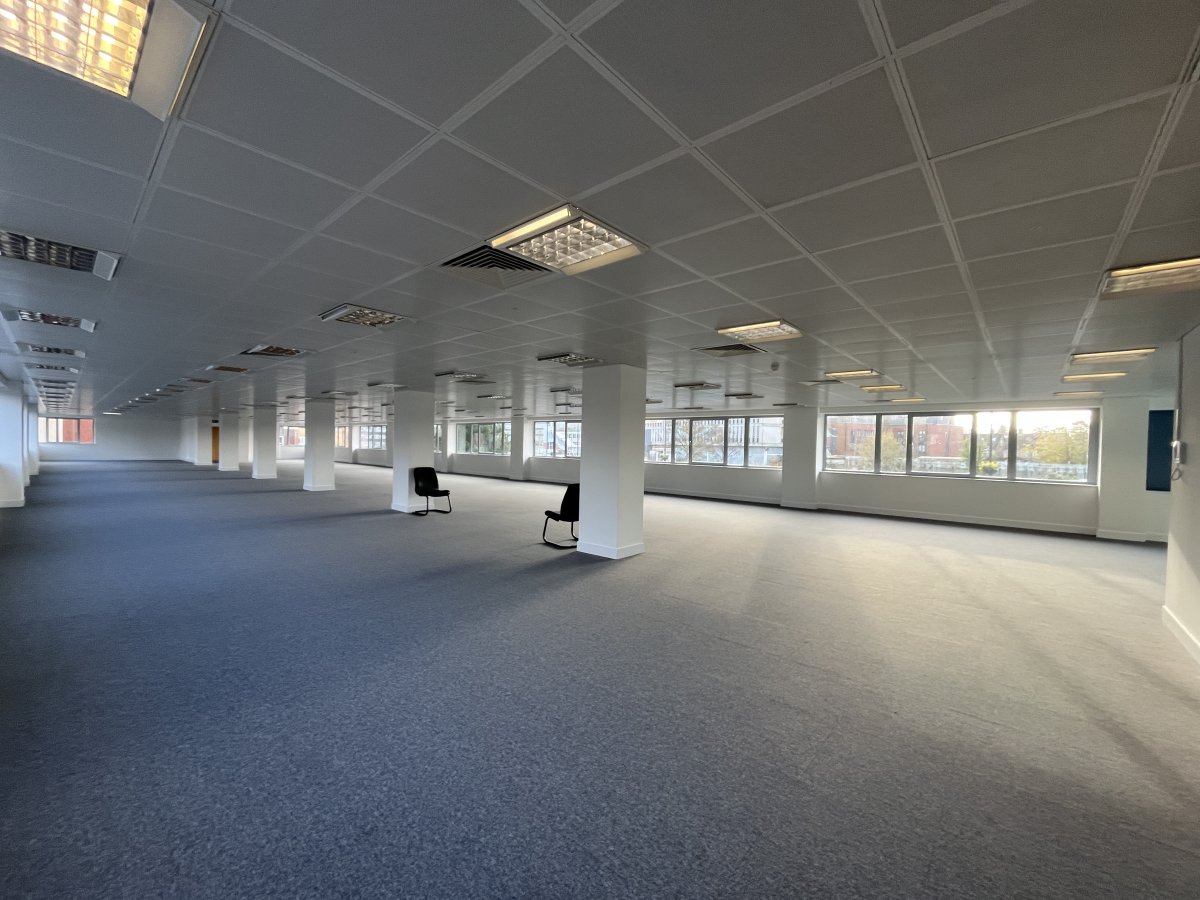 Office in Crawley - photo 4